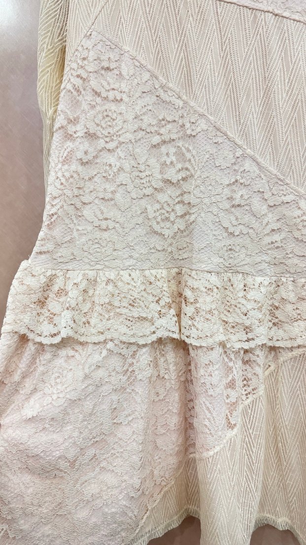 Dantel güpür detaylı krem mini elbise - Görsel 3