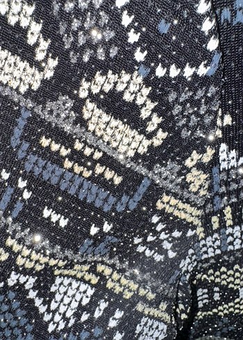 Pırıltılı simli vücuda oturan model sadece 1kez giyildi - Görsel 3