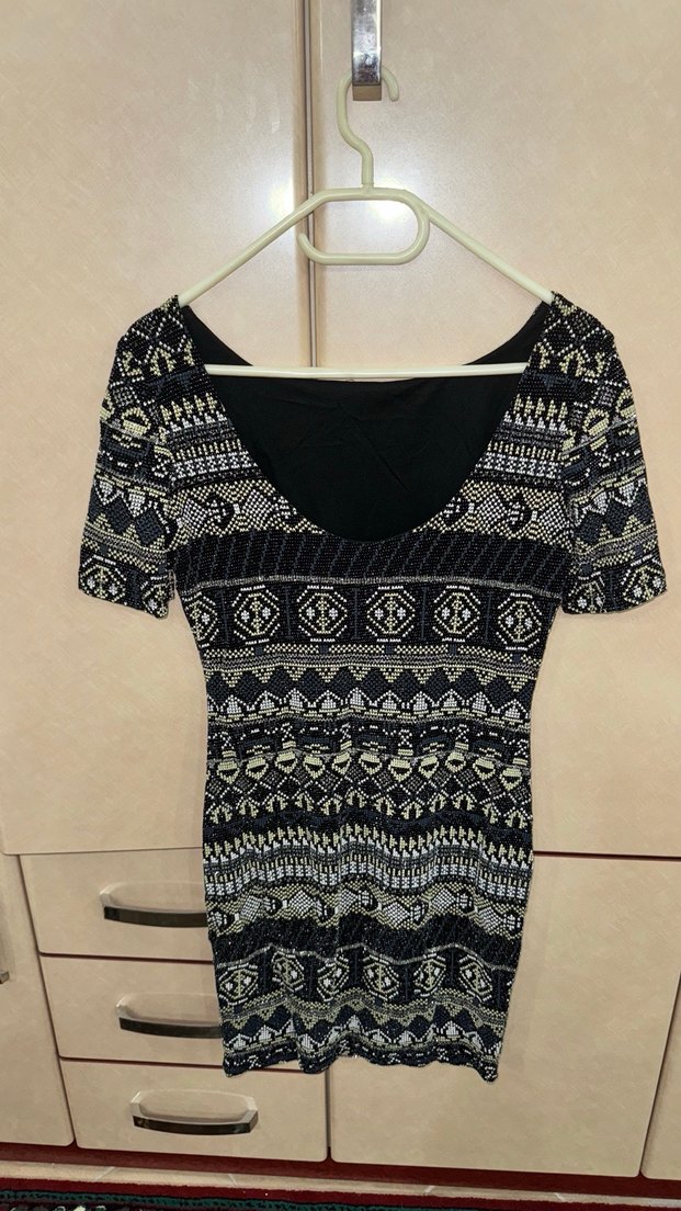 Pırıltılı simli vücuda oturan model sadece 1kez giyildi - Görsel 2