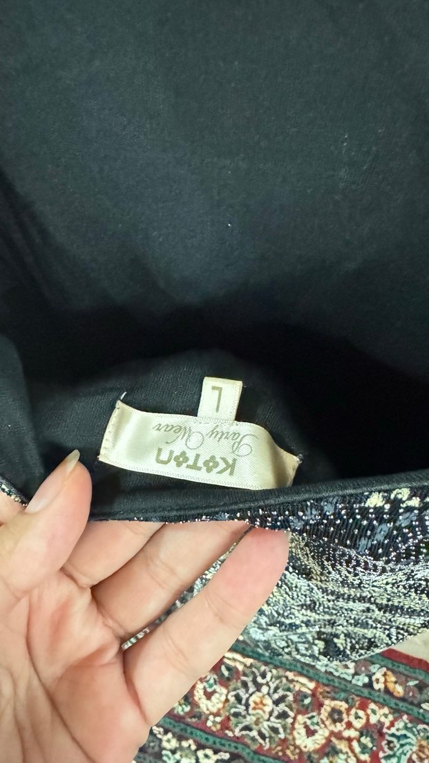 Pırıltılı simli vücuda oturan model sadece 1kez giyildi - Görsel 5