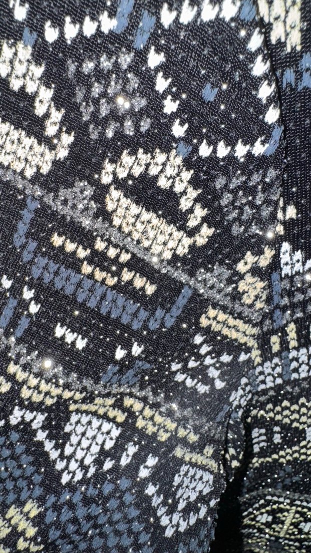 Pırıltılı simli vücuda oturan model sadece 1kez giyildi - Görsel 3