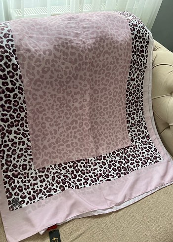 Diğer Peluş Detaylı Pembe Leopar Desenli Kadın şal