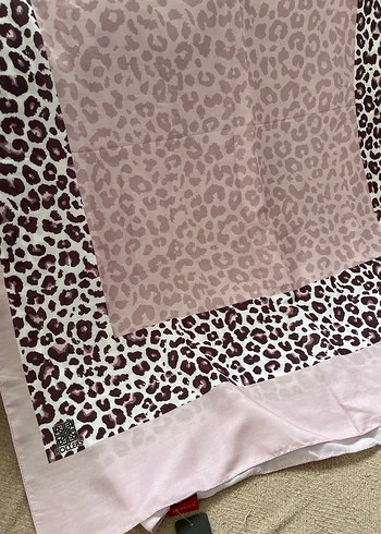 Beden Peluş Detaylı Pembe Leopar Desenli Kadın şal