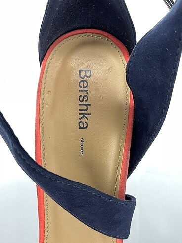 40 Beden lacivert Renk Bershka Platform p İndirimli.