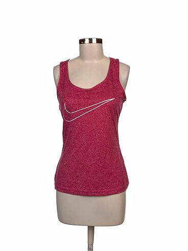 Nike T-shirt %70 İndirimli.