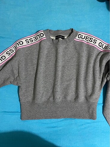 Guess sweatshirt