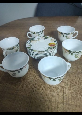 Desenli Beyaz Çay Fincanı Takımı