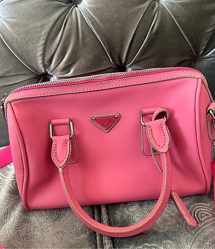Prada çanta