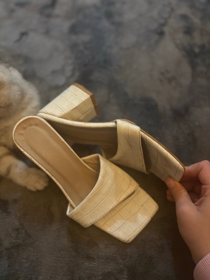 Bej Yılan Desenli Tokalı Kadın Terlik - Görsel 2