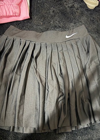 Nike Gri Pileli Spor Etek Sortlu