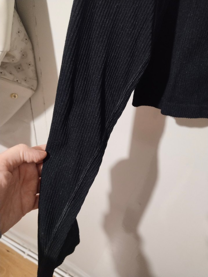 Uzun Kollu Siyah  Kadın üst - Görsel 4