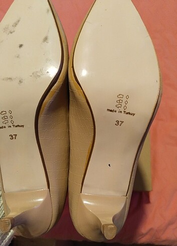 37 Beden Kısa topuk stiletto