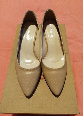 Kısa topuk stiletto