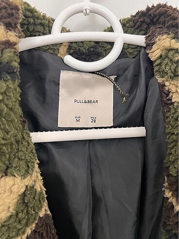 Pull and Bear KAMUFLAJ MONT