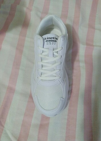 Kinetix 37 numara beyaz spor ayakkabı 