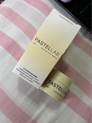 Pastel vanilla lip mask