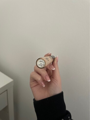  Beden Kiko Kapatıcı Concealer 02