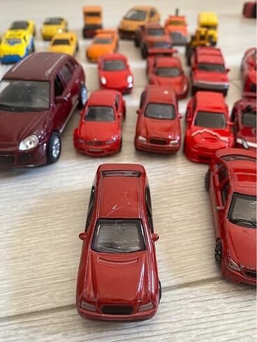 Araba koleksiyon BMW M1 Audi r8