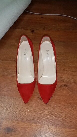 42 Beden kırmızı Renk Kalın topuklu stiletto markası sotheba hepsi burada