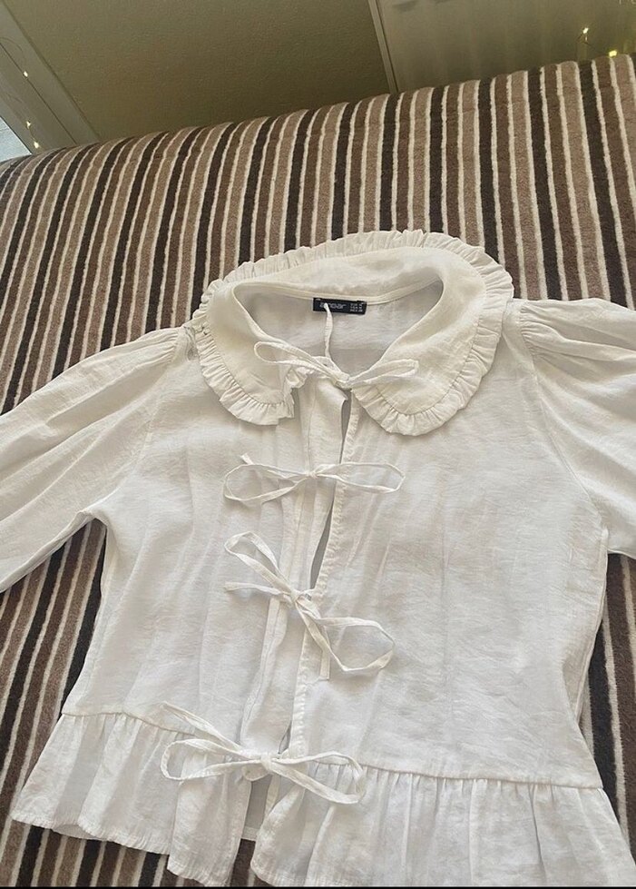 Beyaz Keten Fırfırlı Gömlek - Görsel 2