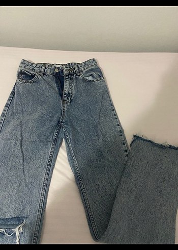 Yı yırtık detaylı kot pantolon - Görsel 3