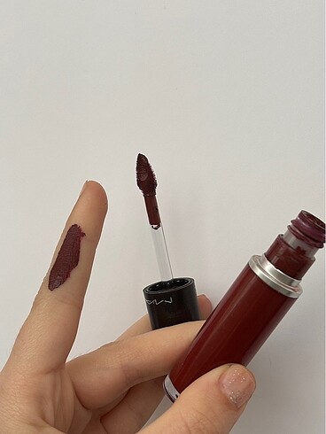 Beden MAC Carnivorous Retro Matte Ruj