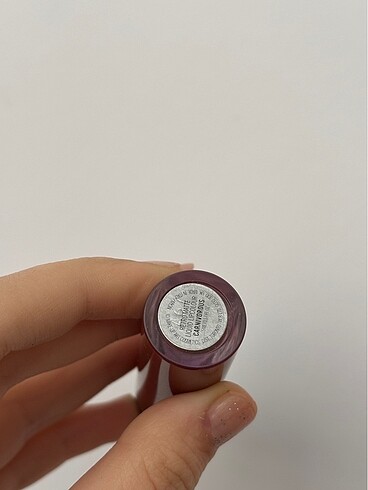 Beden bordo Renk MAC Carnivorous Retro Matte Ruj