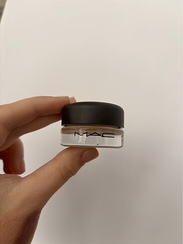 MAC NW20 Concealer