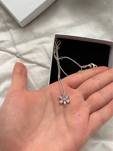 Beden gri Renk Pandora Charm ve Kolye