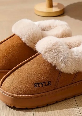 Kahverengi Süet Tüylü Kadın Terlik - Görsel 2