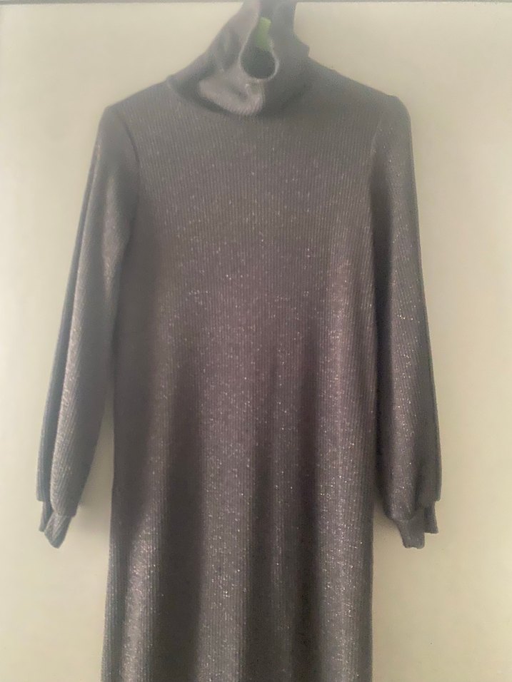 Siyah Yüksek Yakalı Uzun Örme Elbise - Görsel 2