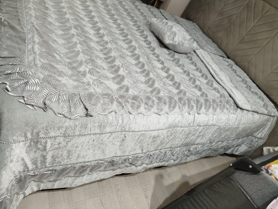 Gri Nakışlı Yatak Örtüsü - Görsel 2