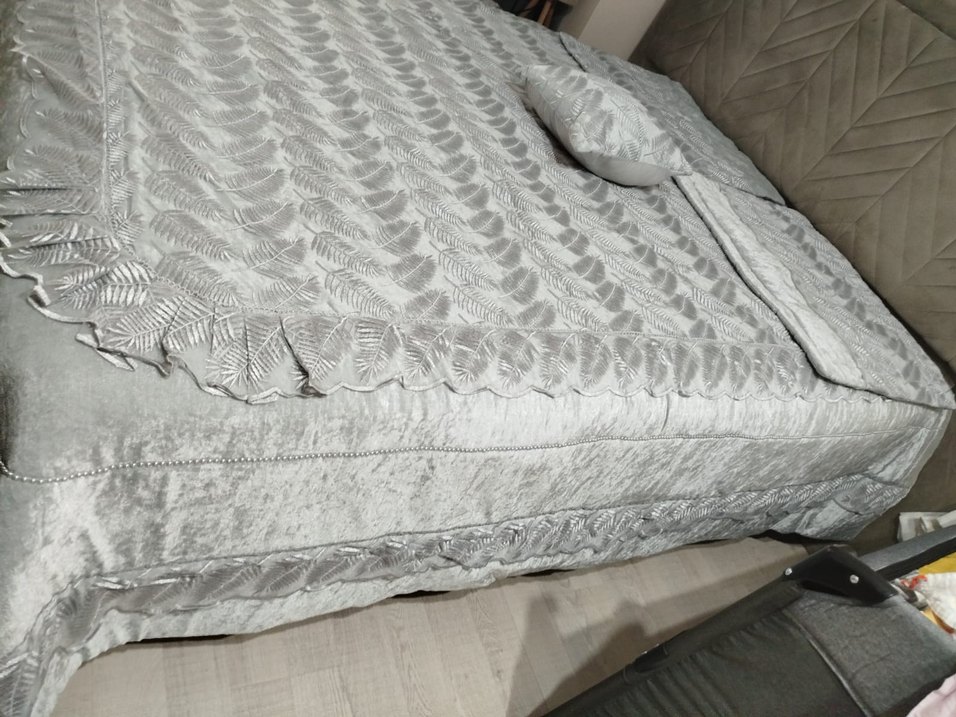Gri Nakışlı Yatak Örtüsü - Görsel 4