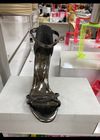 Zara Kroko Desenli Tokalı Siyah İnce Topuklu