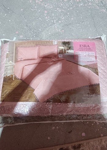 Diğer Nakışlı Pembe Yatak Örtüsü