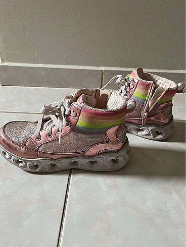 35 numara kız çocuk Skechers bot