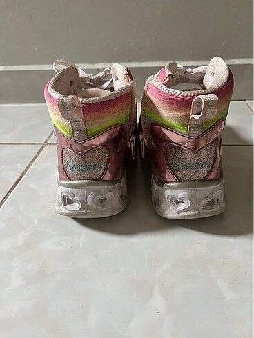 35 Beden çeşitli Renk 35 numara kız çocuk Skechers bot