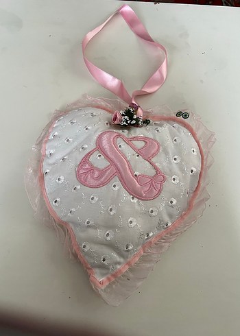 Kalp Şeklinde Kız Bebek Kapı Süsü