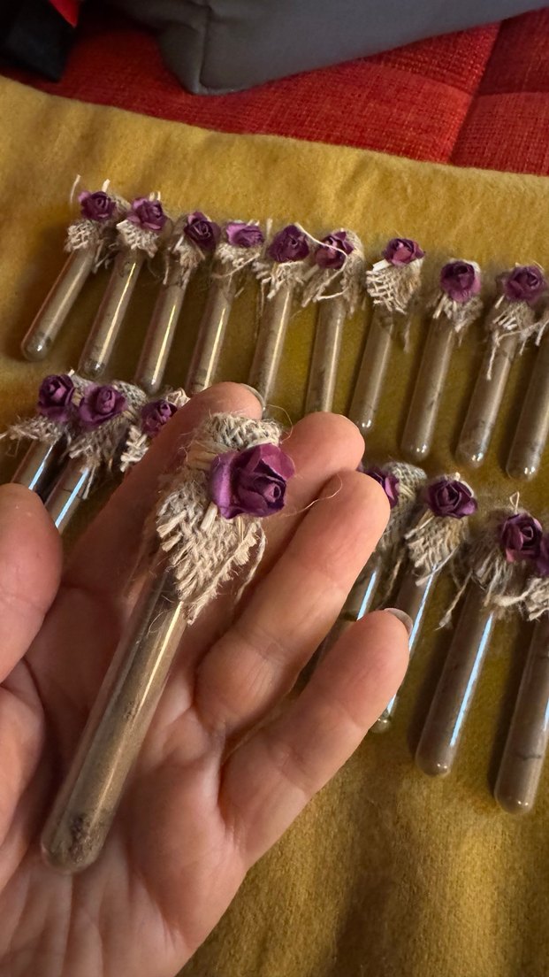 Kına İçin Süslenmiş Tüp - Görsel 2