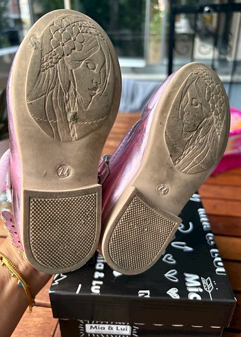 24 Beden Kız Çocuk Pembe Parlak Kemerli Babet
