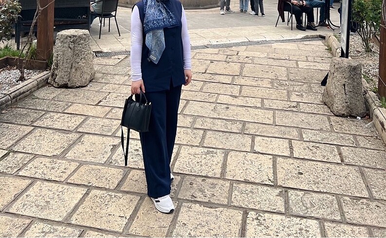 1 kere giyildi sadece yenidir