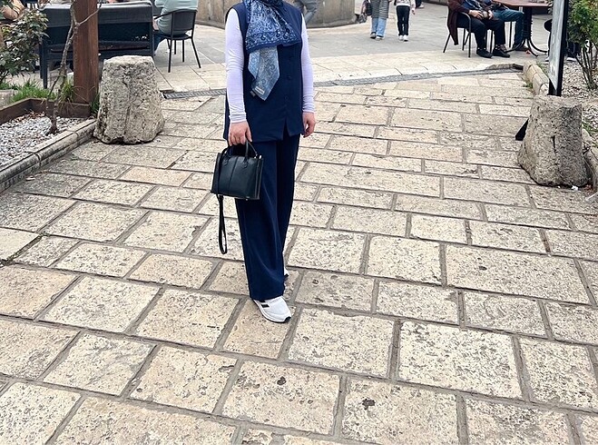 Diğer 1 kere giyildi sadece yenidir