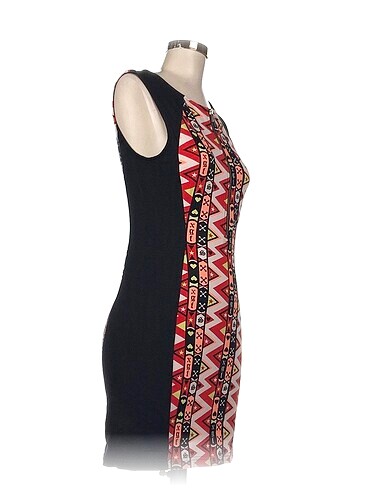 H&M H&M Kısa Elbise %70 İndirimli.