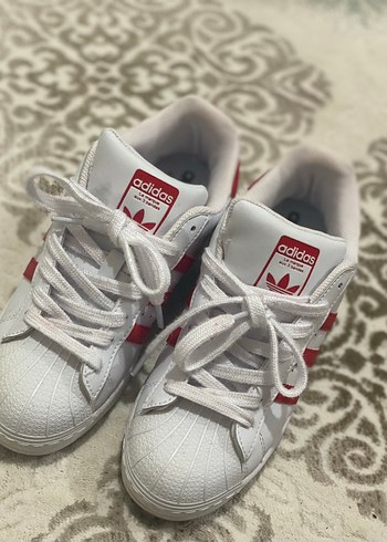 Adidas Beyaz Renkli Bağcıklı Kadın Spor Ayakkabı