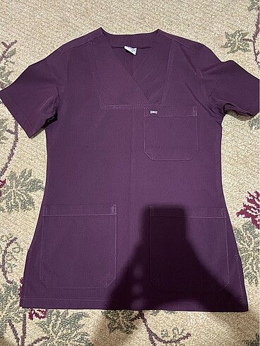 Cerrahi yaka scrubs