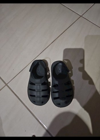 Zara Erkek Çocuk Siyah Kayışlı Kauçuk Sandalet