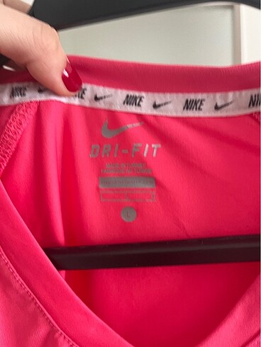 l Beden Nike tshirt