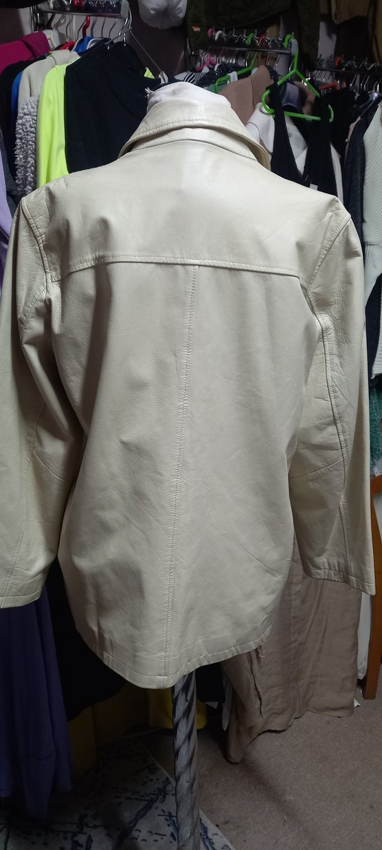 Bej Düğmeli Kadın Deri Ceket - Görsel 3