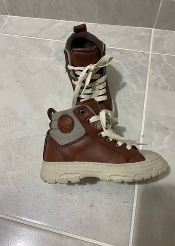 Erkek çocuk bot - Görsel 3