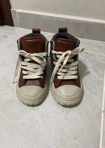 Erkek çocuk bot - Görsel 2